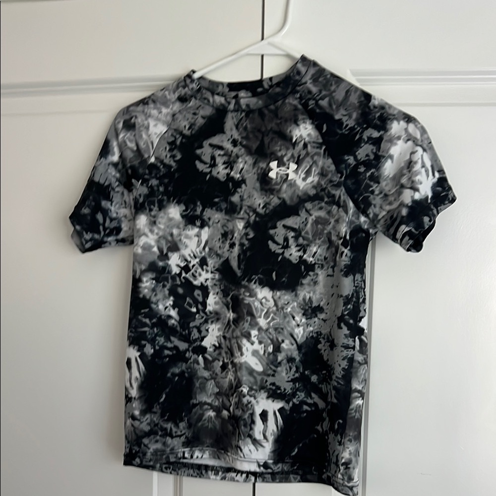 Under Armour Black and Gray Short Sleeve Tee